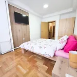 Square Апартаменти