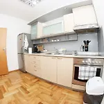 Square Апартаменти *